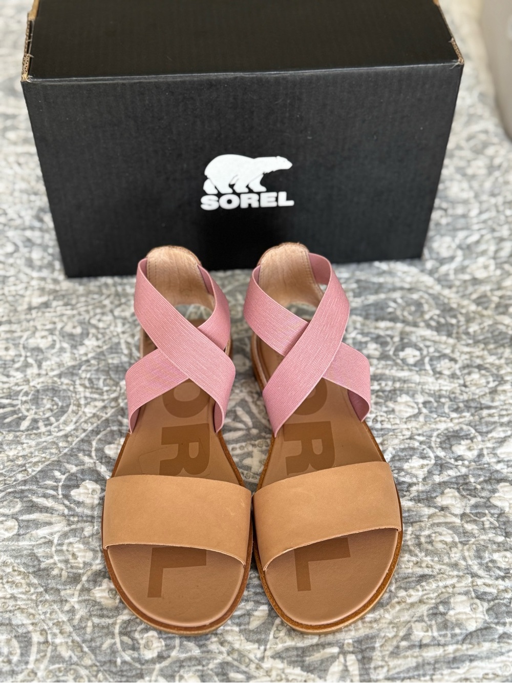 Sorel Women's Tan Footbed with Pink Crisscross Elastic Sandals